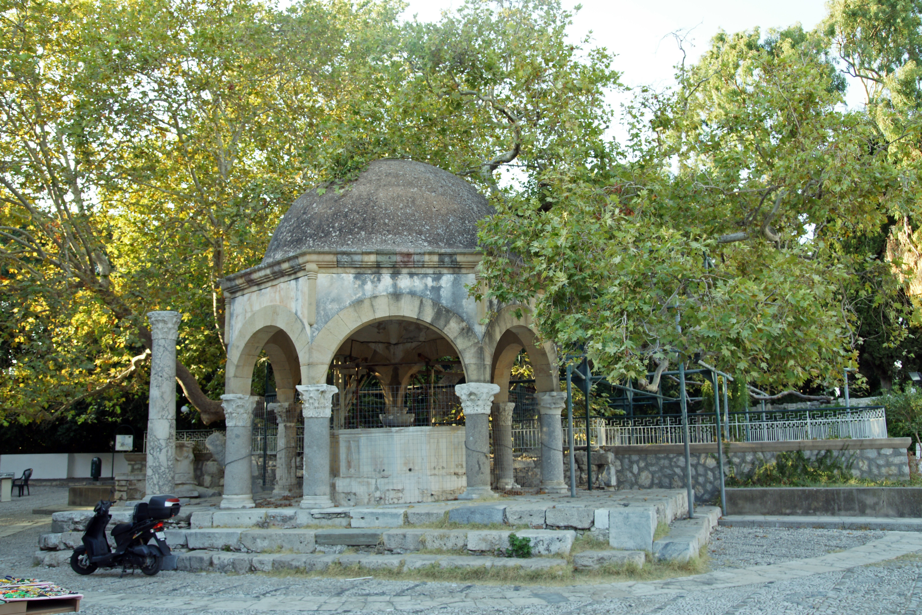 Kos Merkez’de Gezilecek Yerler: Hipokrat Ağacı ve Tarihi Güzellikler